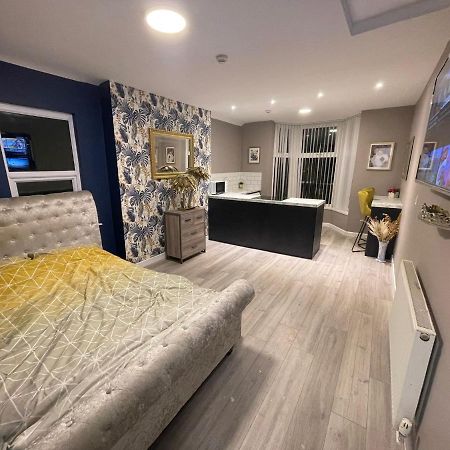 Selection Of Stylish Apartments Within Walking Distance Of Cardiff City Centre Exterior foto