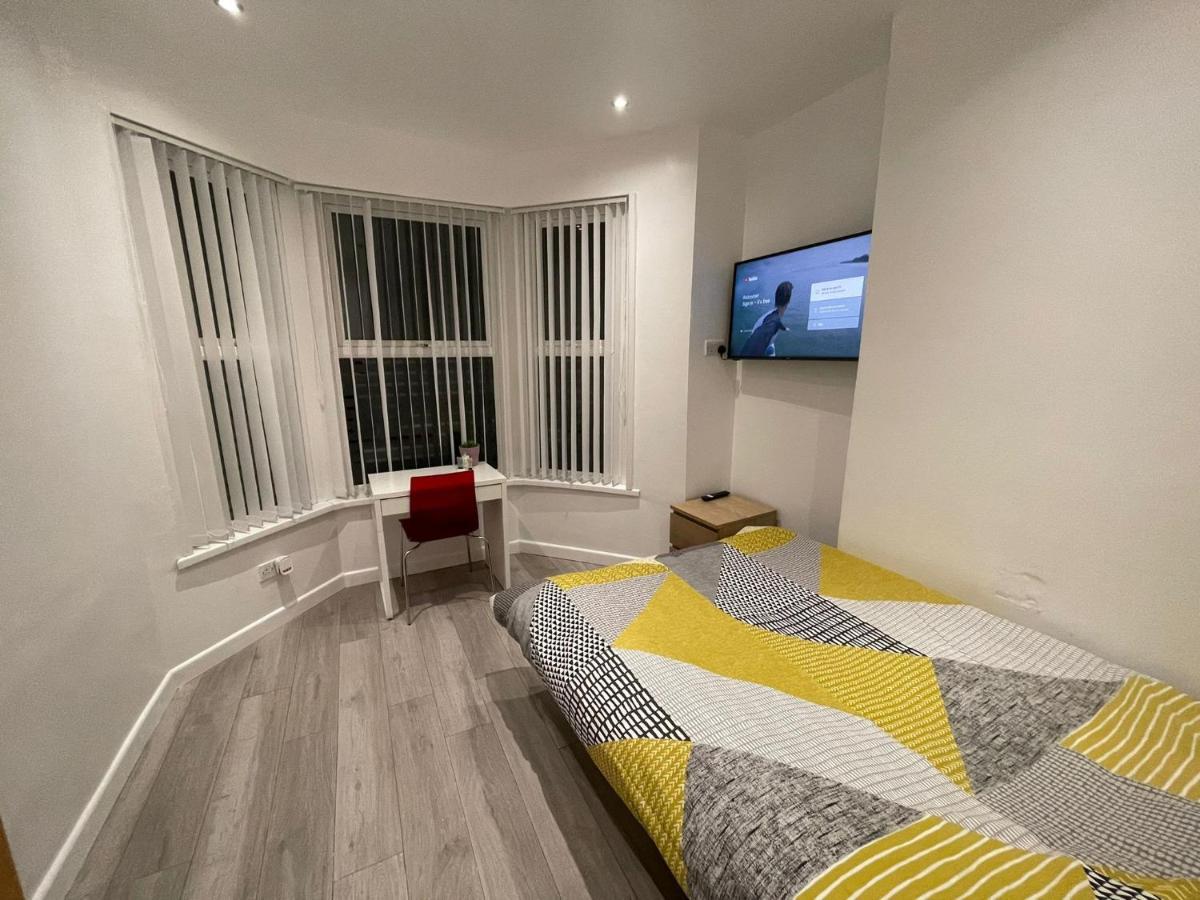 Selection Of Stylish Apartments Within Walking Distance Of Cardiff City Centre Exterior foto