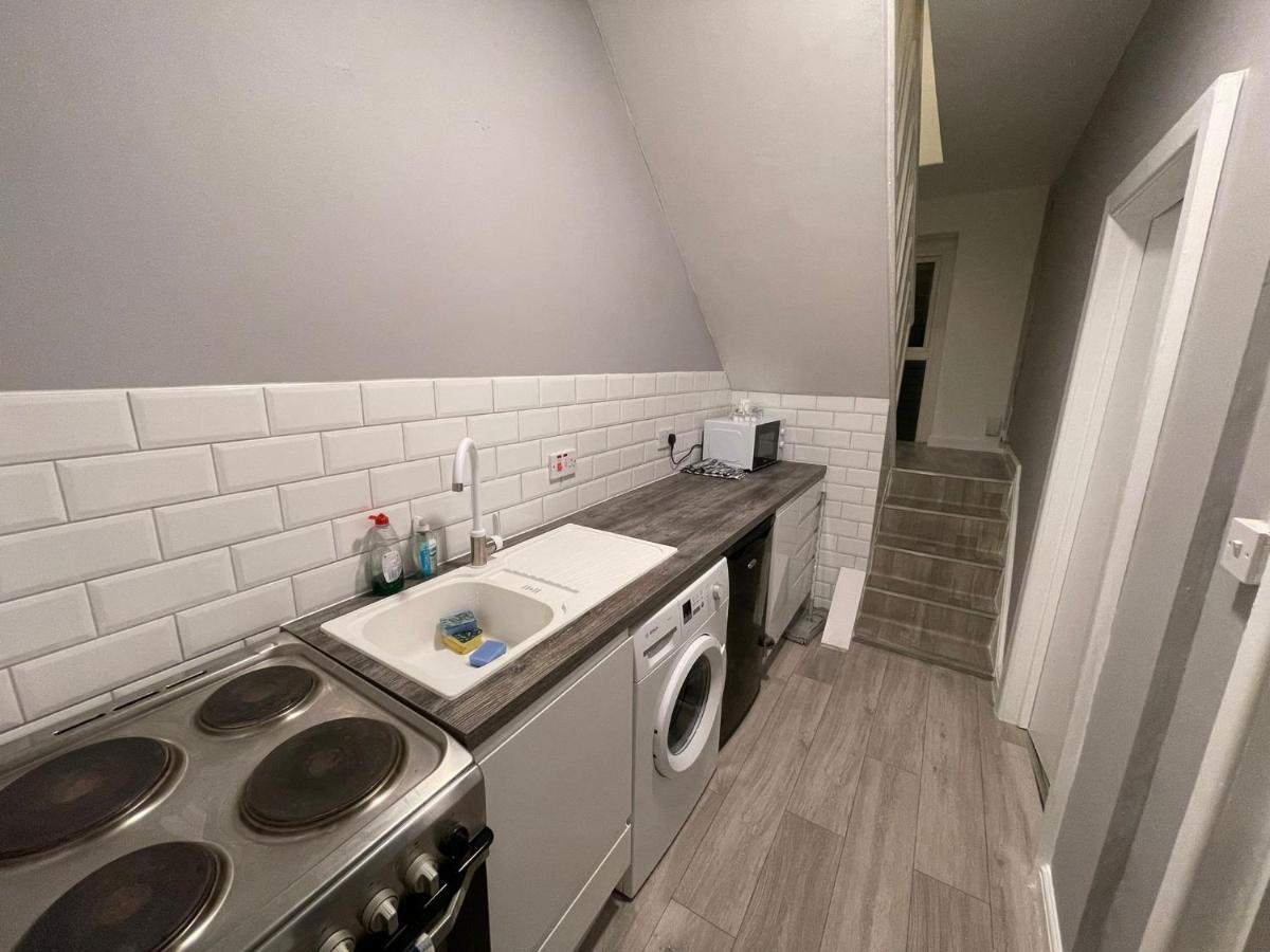 Selection Of Stylish Apartments Within Walking Distance Of Cardiff City Centre Exterior foto