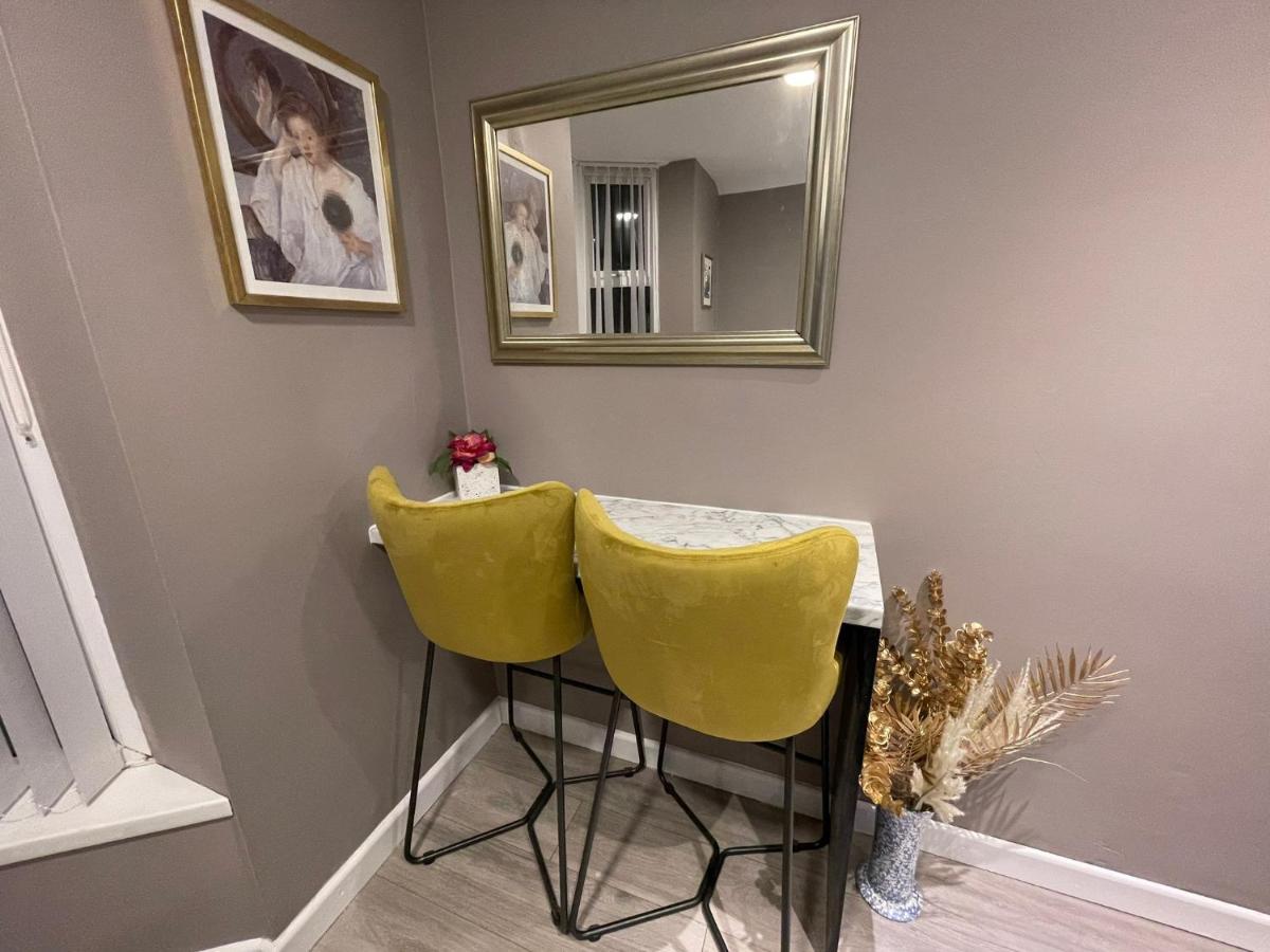 Selection Of Stylish Apartments Within Walking Distance Of Cardiff City Centre Exterior foto