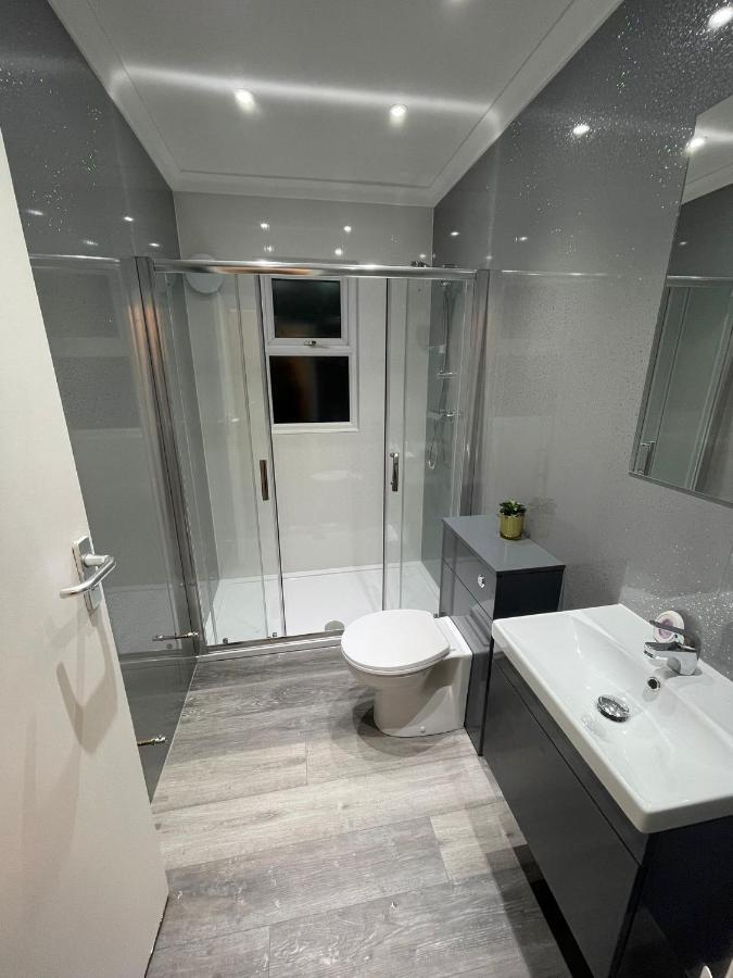 Selection Of Stylish Apartments Within Walking Distance Of Cardiff City Centre Exterior foto